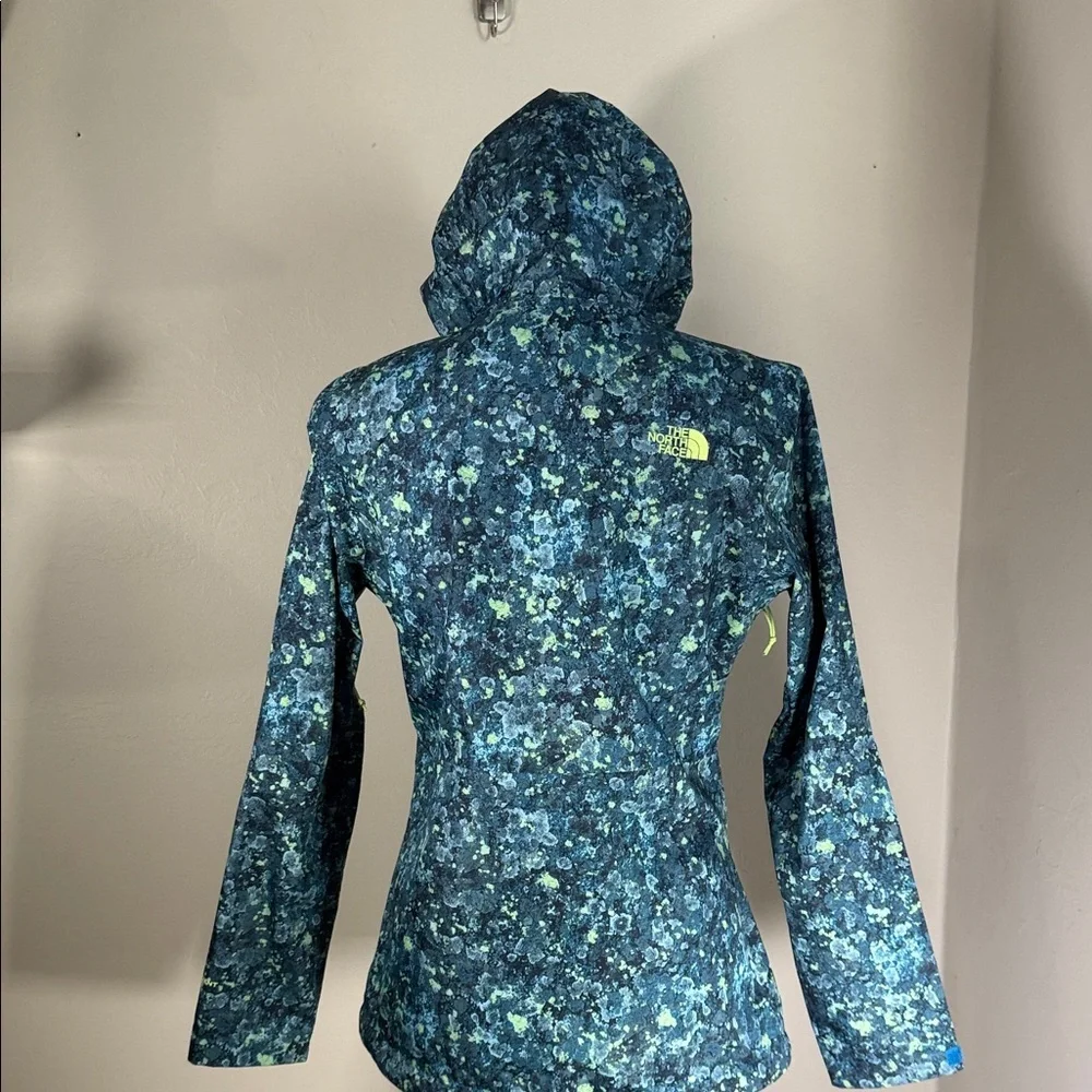 The North Face Women's Floral Pattern Ski Jacket - Picture 7 of 11